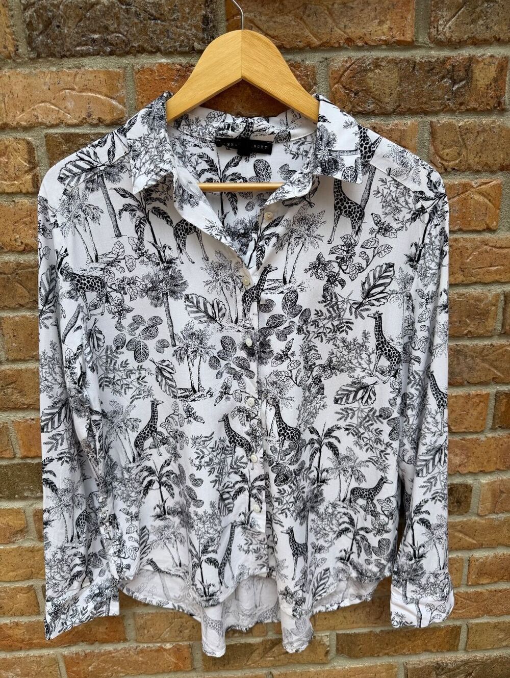 Jane and Delancey Giraffe Tropical Toile Print Button Down Blouse Small